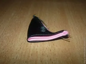 Прикраса для обідка в техніці канзаші з двох кінцевим пелюсткою і завитком всередині (ободок) Прикраса для обідка в техніці канзаші з двох кінцевим пелюсткою і завитком всередині