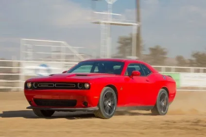 Тест-драйв camaro vs challenger vs mustang машіноманія