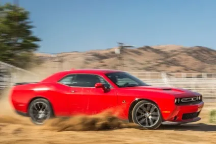 Тест-драйв camaro vs challenger vs mustang машіноманія