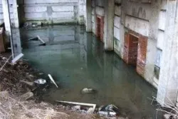 Вода в підвалі