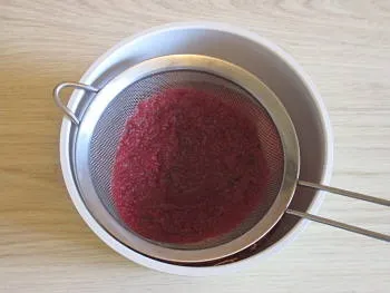 Горілка на журавлині - рецепт з покроковими фото (горілка) Горілка на журавлині - рецепт з покроковими фото