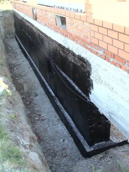 Вода в підвалі