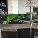 Все, що потрібно знати про скляних панелях для кухні (потрібно) Все, що потрібно знати про скляних панелях для кухні