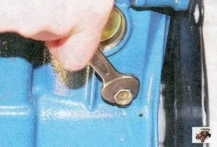 Заміна охолоджуючої рідини на автомобілі лада пріора ваз 2170 (рідини) Заміна охолоджуючої рідини на автомобілі лада пріора ВАЗ 2170