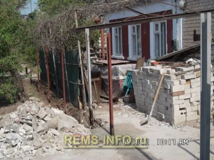 Огорожа з профнастилу своїми руками з цегляними стовпами з фото (стовпами) Огорожа з профнастилу своїми руками з цегляними стовпами з фото