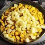 Запечена ананас, фарширований курячим філе і сиром - покроковий рецепт приготування з фото (курка запечена з ананасами) Запечена ананас, фарширований курячим філе і сиром - покроковий рецепт приготування з фото