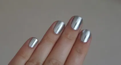 Дзеркальний манікюр - модний nail-арт настав сезону (Дзеркальні нігті допомогою) Дзеркальний манікюр - модний nail-арт настав сезону