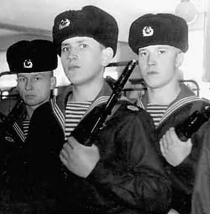Знаменитості під час служби в армії (26 фото) - Трініксі (фото) Знаменитості під час служби в армії (26 фото) - Трініксі