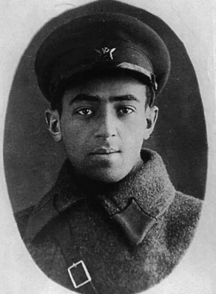 Знаменитості під час служби в армії (26 фото) - Трініксі (Астахов) Знаменитості під час служби в армії (26 фото) - Трініксі