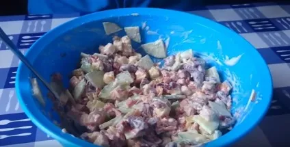9 Дуже смачних салатів з квасолею і сухариками - прості рецепти з фото (смачних) 9 Дуже смачних салатів з квасолею і сухариками - прості рецепти з фото