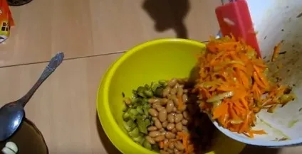 9 Дуже смачних салатів з квасолею і сухариками - прості рецепти з фото (салатів) 9 Дуже смачних салатів з квасолею і сухариками - прості рецепти з фото