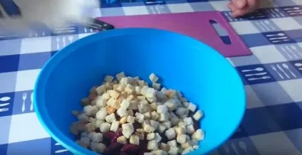 9 Дуже смачних салатів з квасолею і сухариками - прості рецепти з фото (дуже) 9 Дуже смачних салатів з квасолею і сухариками - прості рецепти з фото