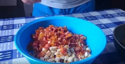 9 Дуже смачних салатів з квасолею і сухариками - прості рецепти з фото (дуже) 9 Дуже смачних салатів з квасолею і сухариками - прості рецепти з фото
