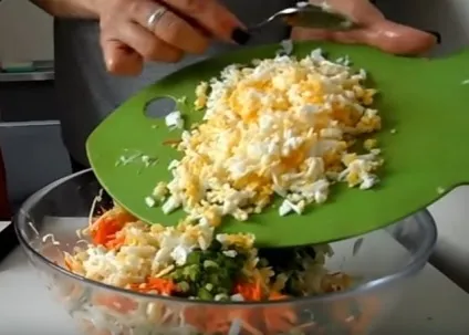 9 Дуже смачних салатів з квасолею і сухариками - прості рецепти з фото (дуже) 9 Дуже смачних салатів з квасолею і сухариками - прості рецепти з фото