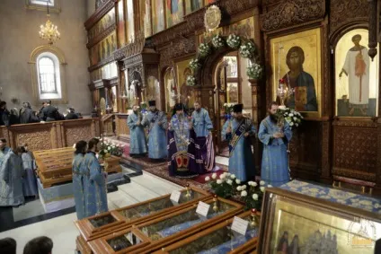 Акафіст Божої Матері «Взбранной воєводі» (Божої) Акафіст Божої Матері «Взбранной воєводі»