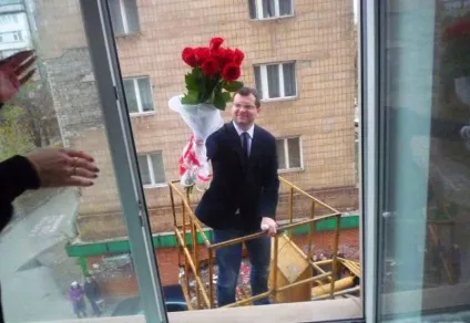 Оренда автовишки з люлькою для підняття вантажу і людей на висоту (вишка для підняття людей з вантажем) Оренда автовишки з люлькою для підняття вантажу і людей на висоту