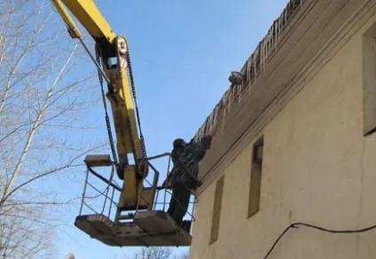 Оренда автовишки з люлькою для підняття вантажу і людей на висоту (висоту) Оренда автовишки з люлькою для підняття вантажу і людей на висоту