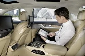 Audi a8 long, автомобілі, тест-драйв, подорожі, гонки, експедиції (літери написані пальцем) Audi a8 long, автомобілі, тест-драйв, подорожі, гонки, експедиції