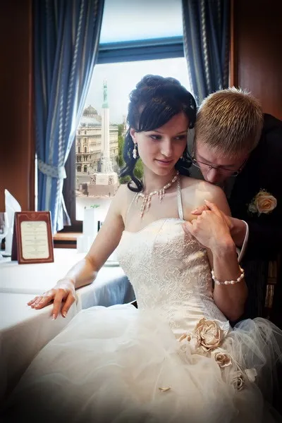 Belle - весільні та вечірні сукні (сережки) Belle - весільні та вечірні сукні