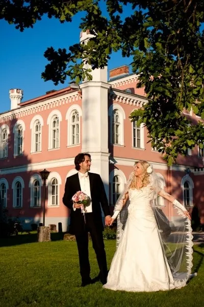 Belle - весільні та вечірні сукні (kвzu rotвjumi) Belle - весільні та вечірні сукні