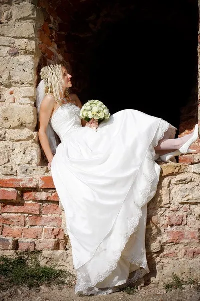 Belle - весільні та вечірні сукні (veil) Belle - весільні та вечірні сукні