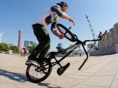 Bmx фристайл захоплює дух і виглядає вражаюче (фристайл) Bmx фристайл захоплює дух і виглядає вражаюче