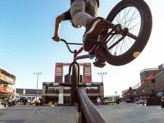 Bmx фристайл захоплює дух і виглядає вражаюче (bmx фристайл) Bmx фристайл захоплює дух і виглядає вражаюче