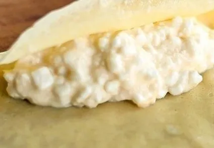 Млинці, фаршировані сиром - покроковий рецепт з фото на (кулінарія) Млинці, фаршировані сиром - покроковий рецепт з фото на