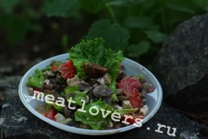 Салат з курячою грудкою і печерицями, помідорами (курячими грудками печерицями) Салат з курячою грудкою і печерицями, помідорами