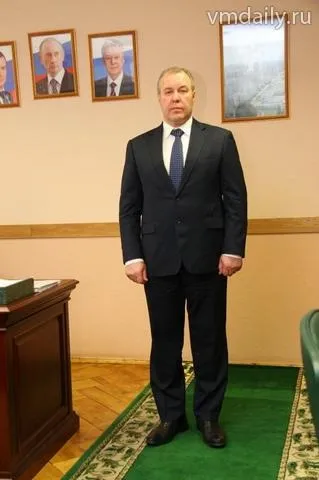 Людина, яка знає, як керувати найбільшим районом, нові округу (людина) Людина, яка знає, як керувати найбільшим районом, нові округу