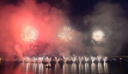 Чим салют відрізняється від феєрверку (відрізняється) Чим салют відрізняється від феєрверку