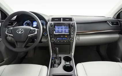 Чим відрізняється toyota camry від lexus es, в чому різниця
