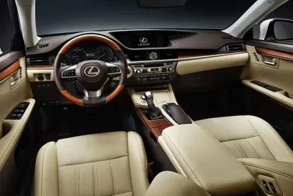 Чим відрізняється toyota camry від lexus es, в чому різниця