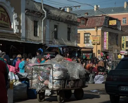 Дешево і сердито як виглядає Апраксин двір напередодні нового життя (напередодні) Дешево і сердито як виглядає Апраксин двір напередодні нового життя