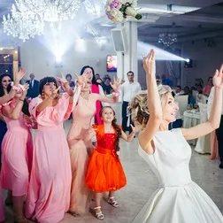 Щоденники рожевого весілля (весільна фотографія) Щоденники рожевого весілля