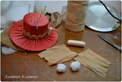 Домовичок з мішковини, капрону і котушок (котушок) Домовичок з мішковини, капрону і котушок