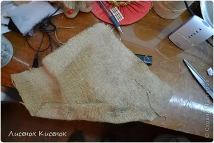 Домовичок з мішковини, капрону і котушок (котушок.) Домовичок з мішковини, капрону і котушок