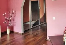 Дверні арки дерев'яні для проходів, фото міжкімнатних порталів, готові які бувають,