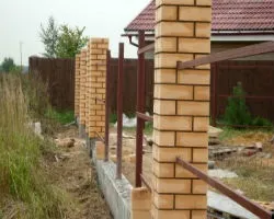 Фундамент для забору з цегли (цегляних стовпів) (фундамент) Фундамент для забору з цегли (цегляних стовпів)