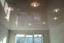 Глянцева стеля мінуси і плюси матеріалів, фото покриття, як встановити білий і рожевий, відгуки (глянцевий) Глянцева стеля мінуси і плюси матеріалів, фото покриття, як встановити білий і рожевий, відгуки
