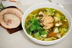 Гречаний суп з куркою