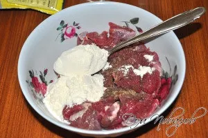 Яловичина запечена в духовці шматочками під соусом - рецепт з фото (духовці) Яловичина запечена в духовці шматочками під соусом - рецепт з фото