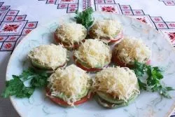 Кабачки, запечені з помідорами і сиром (запечені помідорами сиром) Кабачки, запечені з помідорами і сиром