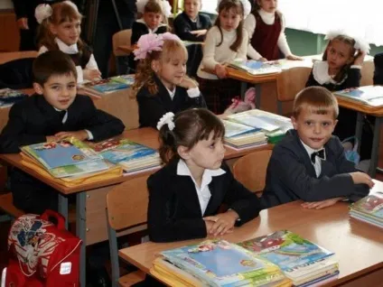 Як намалювати школяра за партою поетапно олівцем (партою) Як намалювати школяра за партою поетапно олівцем