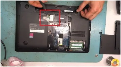 Як розібрати ноутбук samsung np-355
