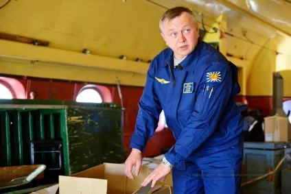 Як розганяють хмари в небі над Москвою перед святами, pulson (літак) Як розганяють хмари в небі над Москвою перед святами, pulson