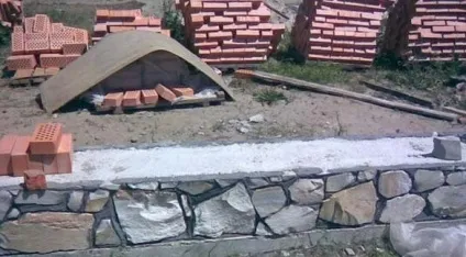 Як зробити фундамент під цегляний паркан своїми руками (інструкція з відео) (Сірий) Як зробити фундамент під цегляний паркан своїми руками (інструкція з відео)