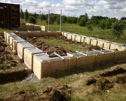 Як зробити фундамент під дачний будиночок (земляні роботи зводяться) Як зробити фундамент під дачний будиночок