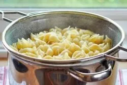 Як смачно зварити макарони (шматочок вершкового маслечка) Як смачно зварити макарони