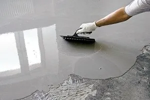 Як вирівняти підлогу самовирівнювальною сумішшю, обробка підлог